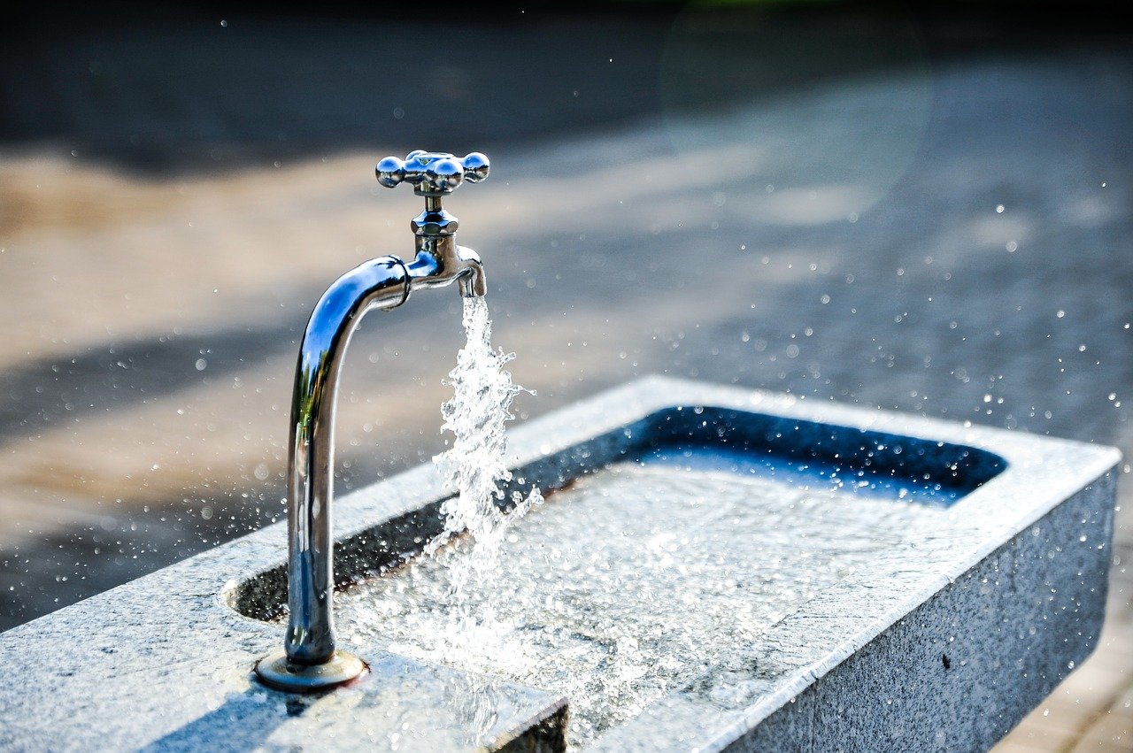 Brunnen mit Wasser